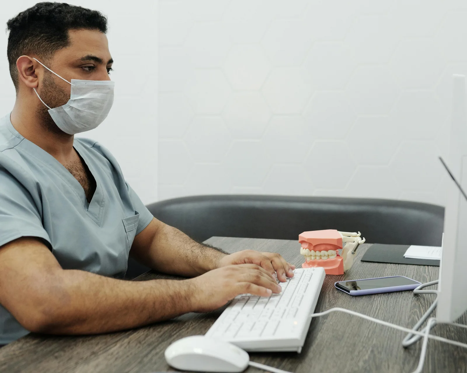 How Dentists Can Use Claude AI to Run a Smarter Practice (2026 Guide)